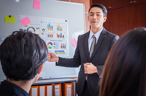 研修中の様子や支援制度のイメージ写真